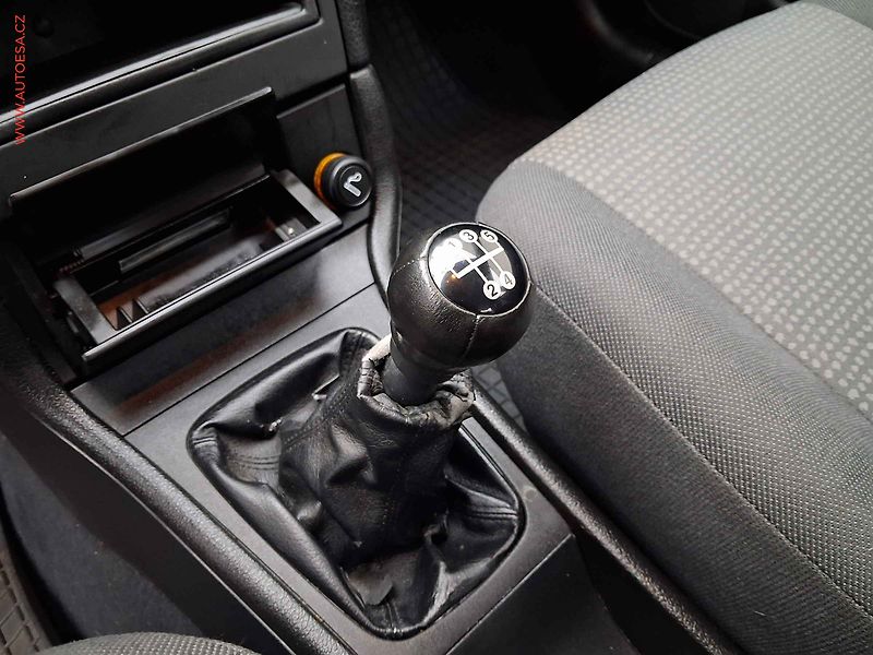 Opel Astra (2004) 1.4i, 2.maj,ČR, STK2/28 - fotka 15 z 15