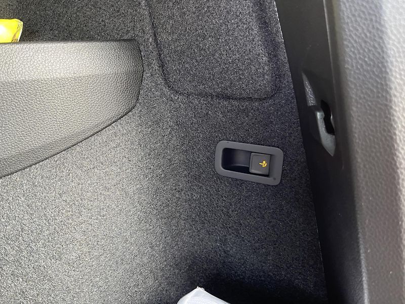 Škoda Karoq 1.5TSI TOP SELECTION 110kW - fotka 23 z 23