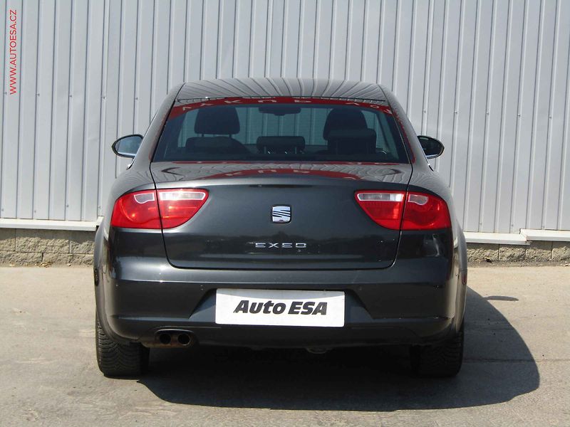 Seat Exeo (2009) 2.0 TDi, AC, park.asistent - fotka 5 z 16