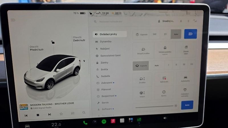 Tesla Model Y (2023) Long Range AWD DE SoH 92,4% - fotka 22 z 41