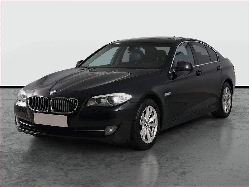 BMW Řada 5 (2013) 530d, Automat, Navi, Xenony - fotka 2 z 24