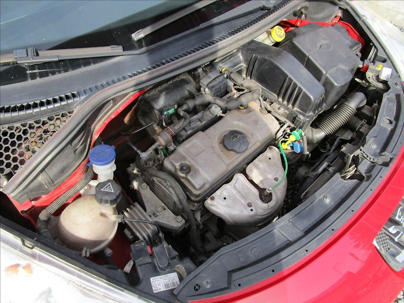 Peugeot 207 1.4i 54kW - fotka 34 z 35