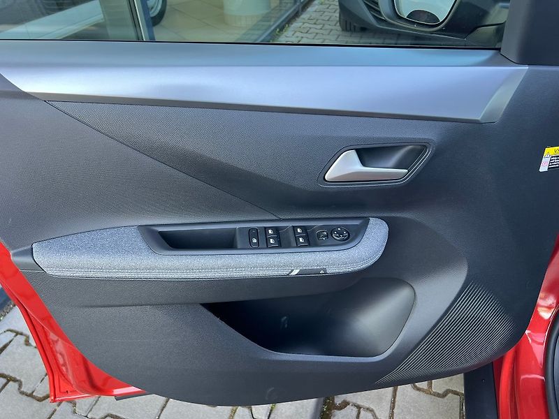 Opel Frontera (2025) GS Hybrid 1,2 Turbo 81kW + ZP - fotka 11 z 29