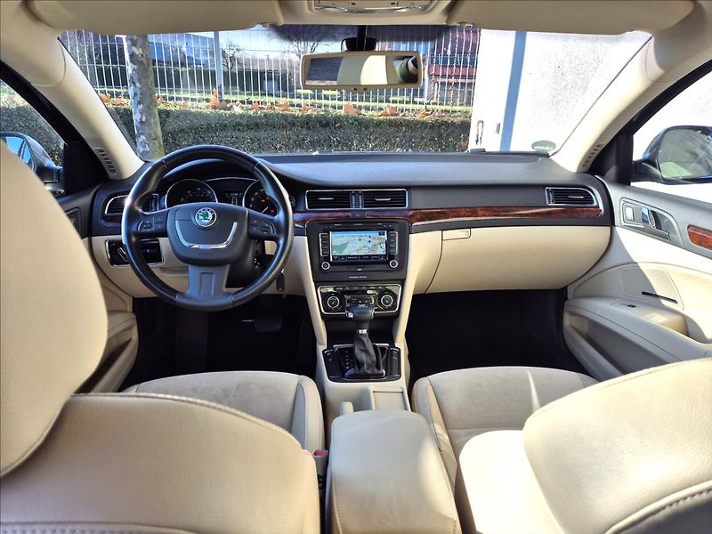 Škoda Superb 3,6 FSi V6 DSG 4x4 106Tis.Km!! - fotka 22 z 30