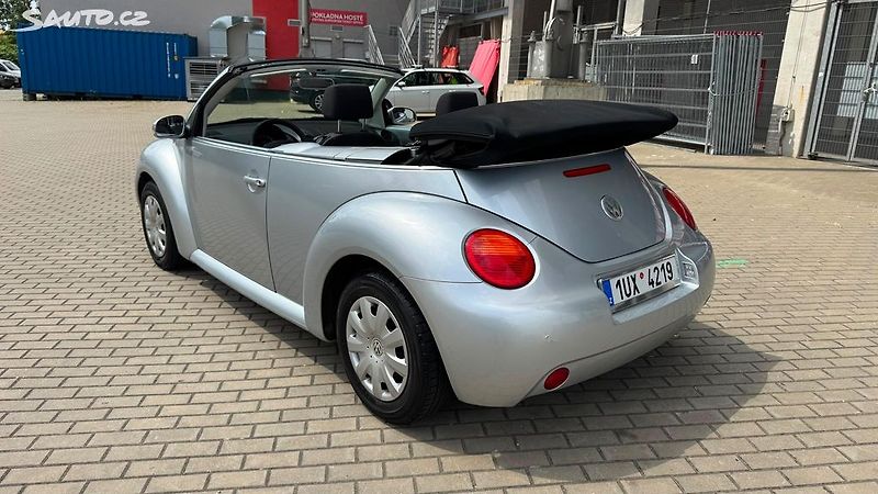 Volkswagen New Beetle (2003) 1.6i, 75kw Kabriolet - fotka 3 z 16