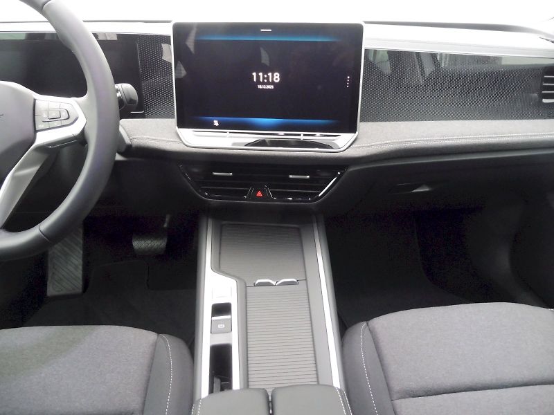 Volkswagen Passat (2026) 1,5 TSI 150kW eHybrid - fotka 10 z 28