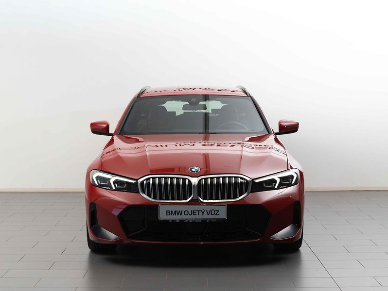 BMW Řada 3 330i Touring - fotka 2 z 22