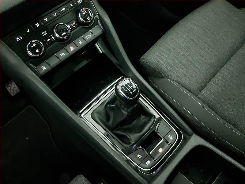Škoda Karoq (2017) Style 1.6 TDI, Serv.kniha - fotka 13 z 23