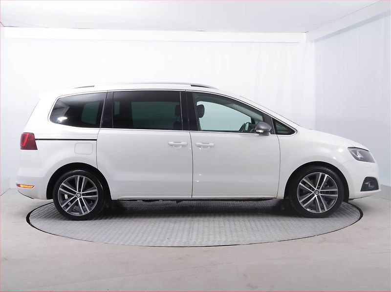 Seat Alhambra (2016) 2.0 TDI, 4X4, 7 míst, Kůže - fotka 6 z 25