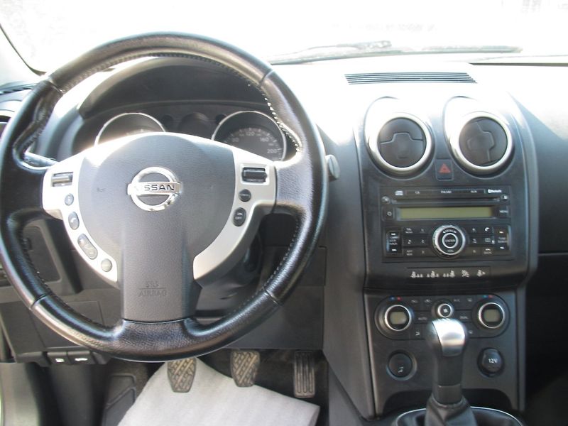 Nissan Qashqai 1.6 - fotka 14 z 16