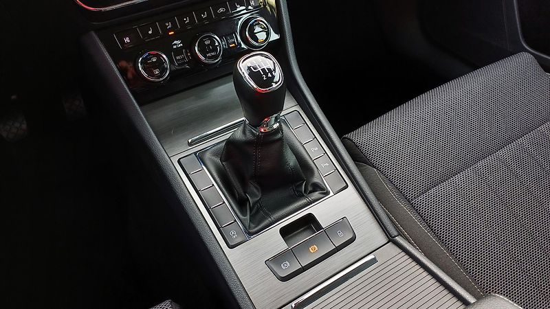 Škoda Superb Superb combi-1.maj-ČR-NEHAV-TZ - fotka 33 z 50