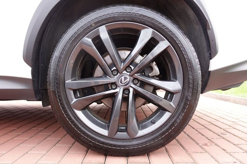 Lexus NX 350h NX350h Executive Top 4x4 - fotka 9 z 35