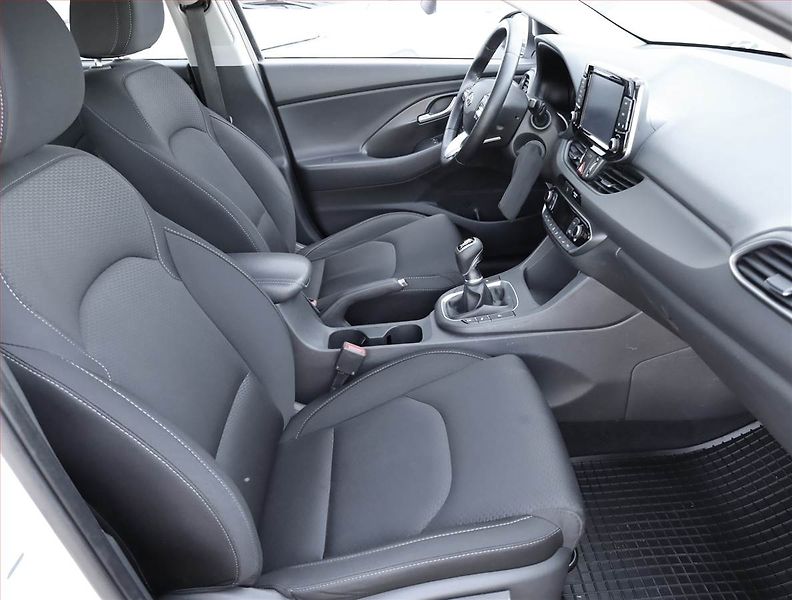 Hyundai i30 (2018) 1.6 CRDi, Navi, Tempomat - fotka 7 z 14