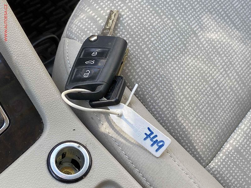Škoda Octavia (2015) 1.6TDi, ČR, AC, výhřev sed - fotka 17 z 17