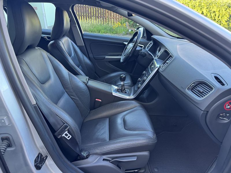 Volvo S60 D3 - fotka 14 z 24