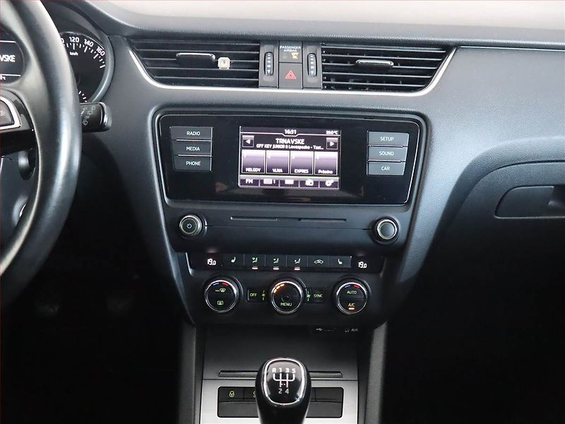 Škoda Octavia (2016) 1.6 TDI, Tempomat - fotka 12 z 18