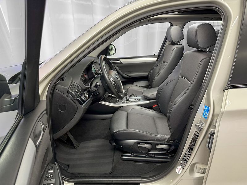 BMW X3 2.0d xDrive, PANORAMA, TAŽNÉ - fotka 9 z 22