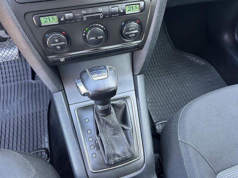 Škoda Octavia 1,9TDi DSG combi Team Edition - fotka 45 z 50