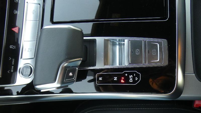 Audi Q8 55 TFSI quattro tiptronic - fotka 19 z 26