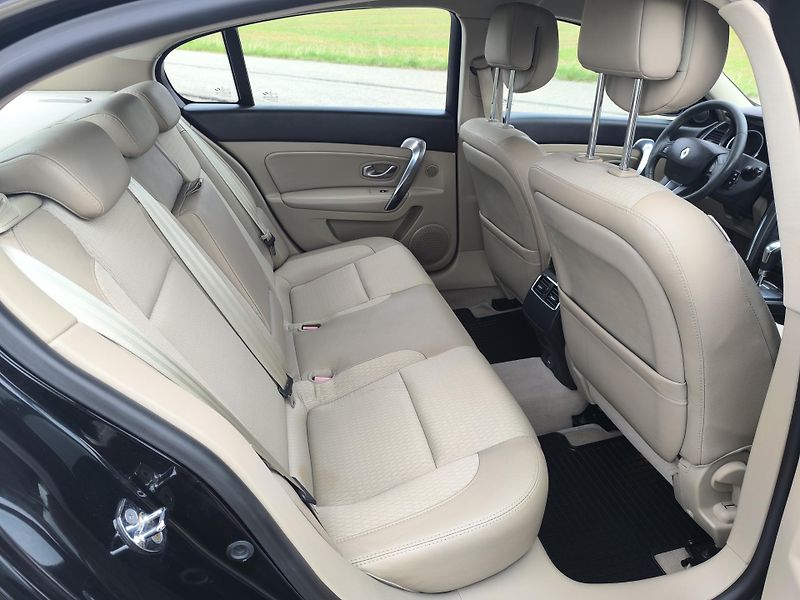 Renault Latitude (2011) 2.0 dCi 1MAJITEL,NOVÉ ČR - fotka 13 z 32