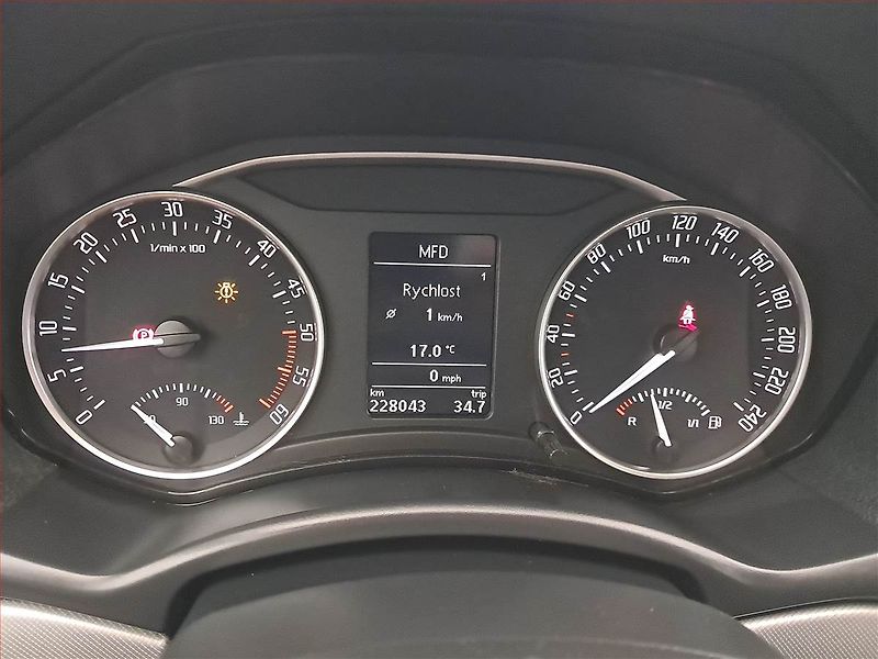 Škoda Octavia (2012) 2.0 TDI, Tempomat - fotka 11 z 16