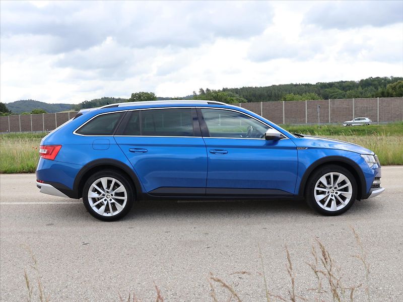 Škoda Superb 2,0 TDI DSG 4x4 CZ Scout DPH - fotka 8 z 35