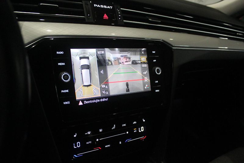 Volkswagen Passat (2023) R-Line 110kW,Webasto,360,Tažné - fotka 23 z 26