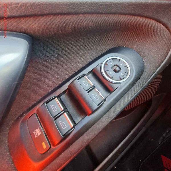 Ford S-MAX (2009) 2.2TDCi, ČR, AC, výhřev sed - fotka 11 z 19