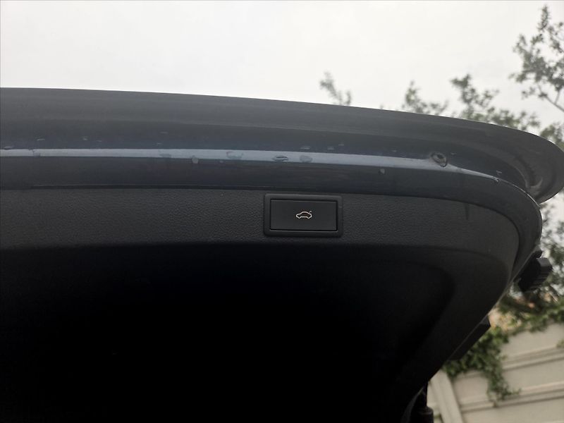 Škoda Octavia 2,0 TDi DSG Style Tažné z. 1.m - fotka 13 z 21