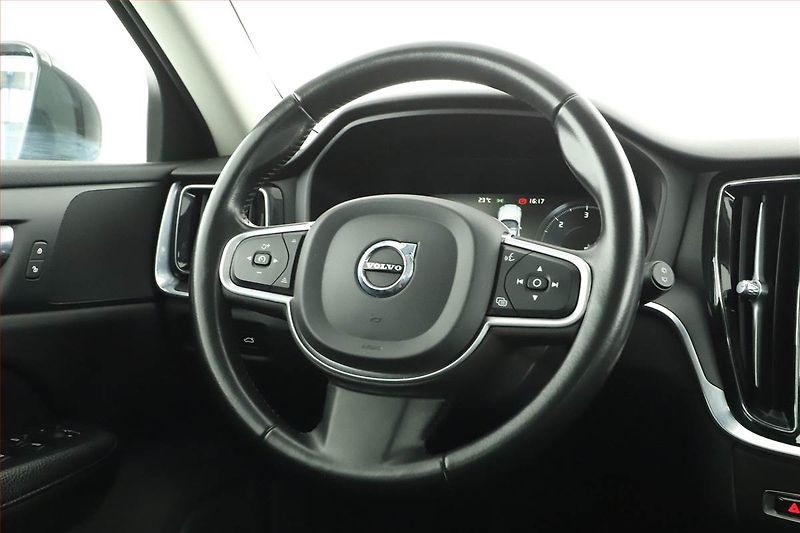 Volvo V60 (2020) D3 2.0, Kůže, Navi, Tempomat - fotka 15 z 16