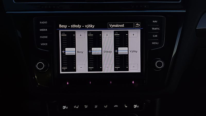 Volkswagen Tiguan TDI 110kW 4x4 HIGHLINE - fotka 38 z 50