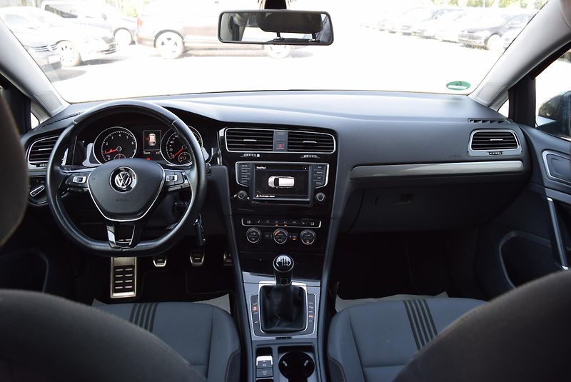 Volkswagen Golf Variant (2016) 1.4TSI 92kw CLBMT ALLSTAR NAVI - fotka 17 z 49