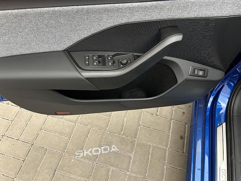 Škoda Octavia 1.5 TSI Top selection - fotka 16 z 24