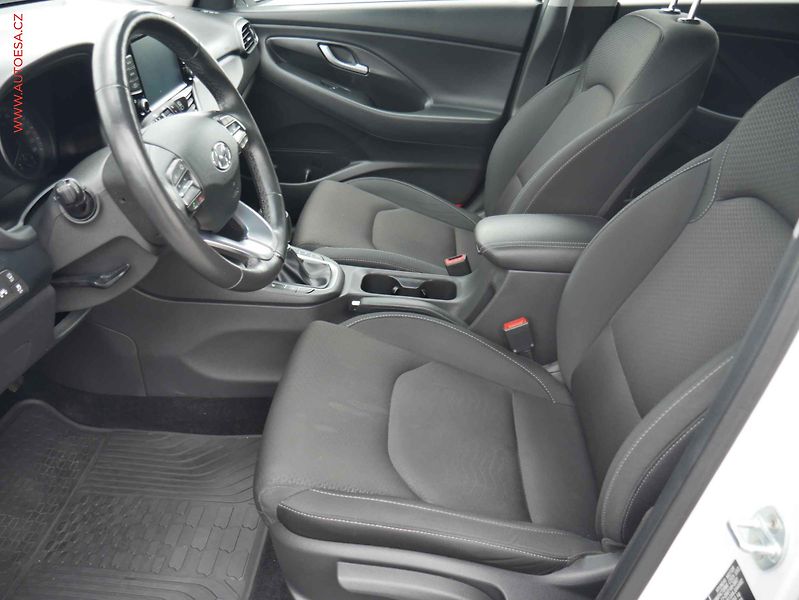 Hyundai i30 (2019) 1.4 T-GDi, ČR, AC, temp. - fotka 9 z 21