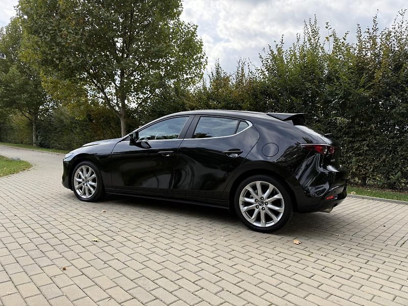 Mazda 3 2.0 Skyactiv-X Mild-Hybrid - fotka 6 z 35