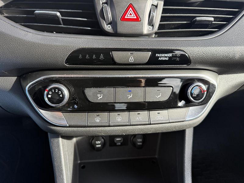 Hyundai i30 1.5 DPi 81kW Smart - fotka 16 z 17