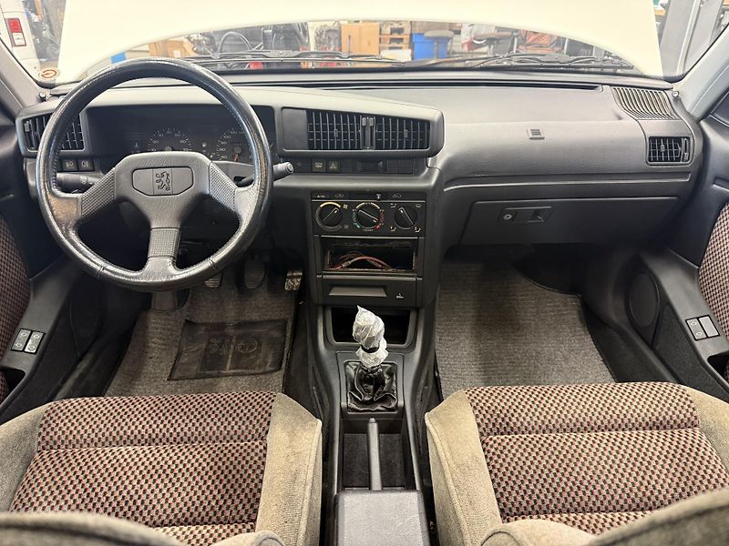 Peugeot 405 Mi16X4  - fotka 9 z 16