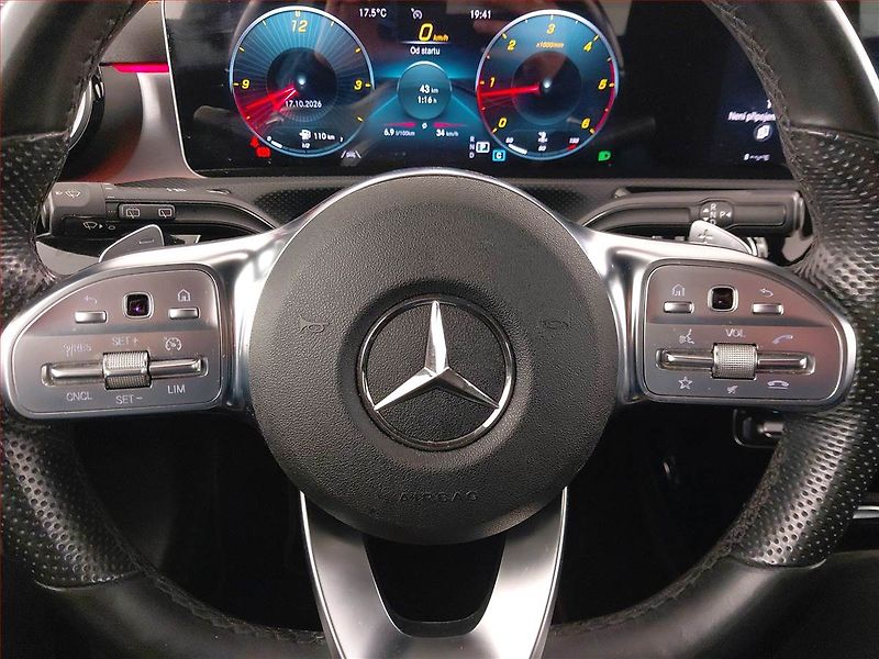 Mercedes-Benz CLA (2019) AMG Paket 200 d - fotka 16 z 19