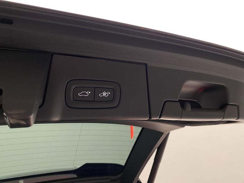 Volvo V90 CC D5 AWD MOMENTUM POLESTAR  - fotka 33 z 46
