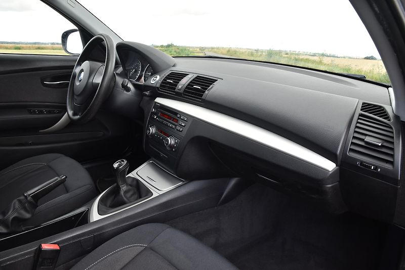 BMW Řada 1 120d 6st 130 kW, KLIMA, ALU - fotka 27 z 33