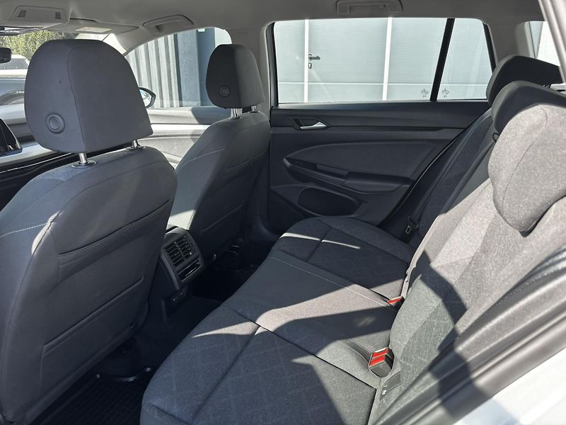 Volkswagen Golf Variant (2024)  Life 1.5 eTSI - fotka 11 z 12
