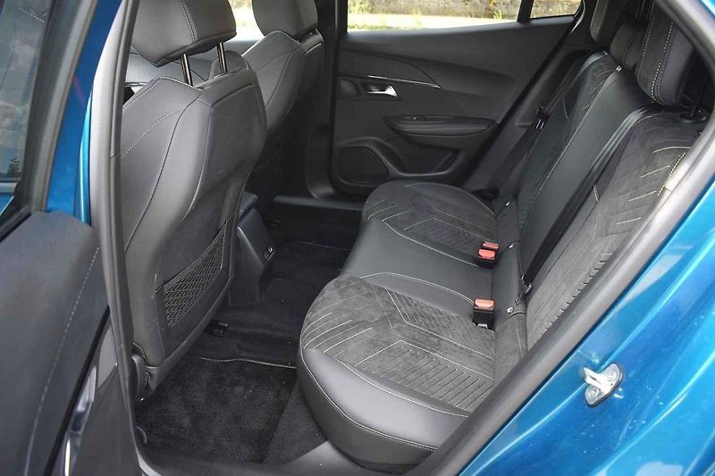 Peugeot 2008 je stylový i praktický rodinný doplněk.