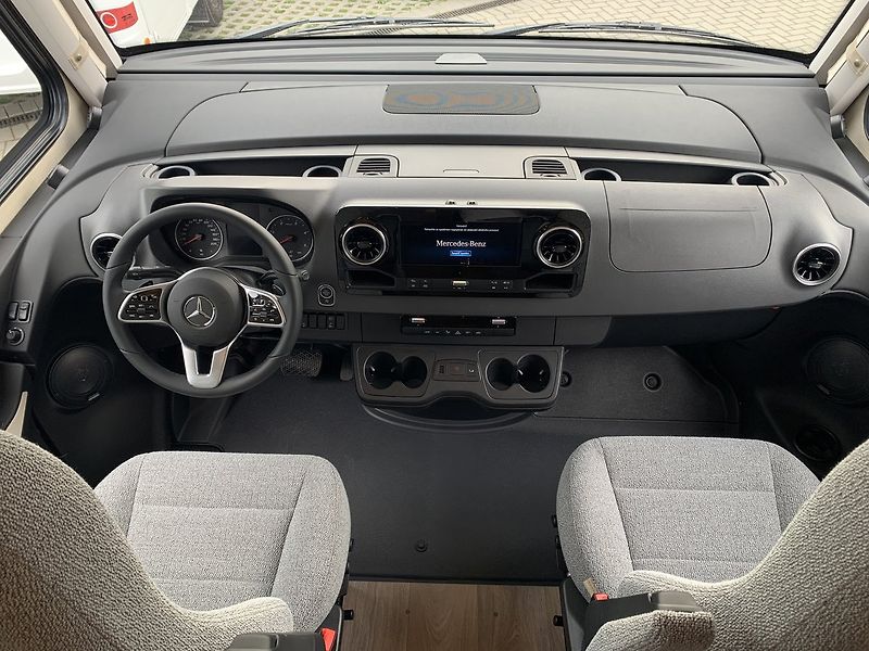 Hymer B MC I 550 volné od 1.10.26 - fotka 9 z 24