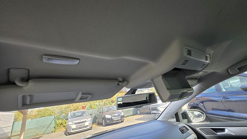 Volkswagen Golf 1.6TDI  DSG COMFORT 77KW - fotka 37 z 44