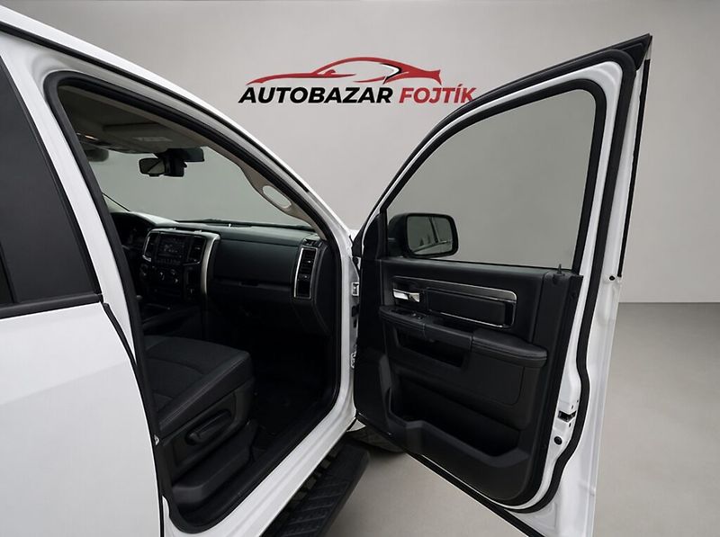 Dodge RAM 1500 (2018) 5.7 HEMI V8 Sport Crew Cab 4×4 - fotka 19 z 24