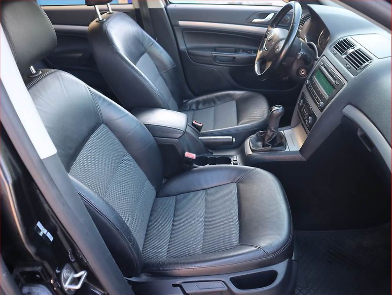 Škoda Octavia (2011) 1.6 TDI, Tempomat - fotka 9 z 16