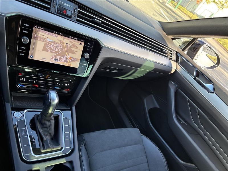 Volkswagen Passat 2,0 TDI 147kW Elegance DSG - fotka 46 z 46