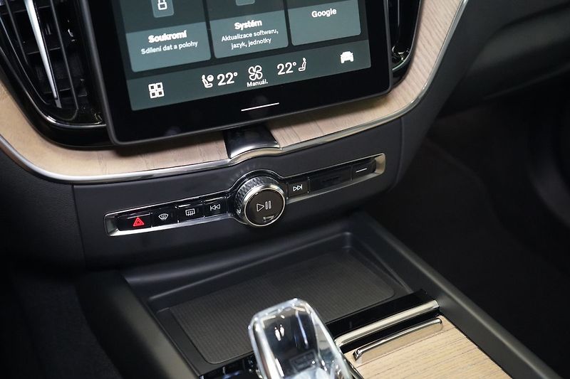 Volvo XC60 B5 PLUS Dark, Harman, 360° - fotka 33 z 42