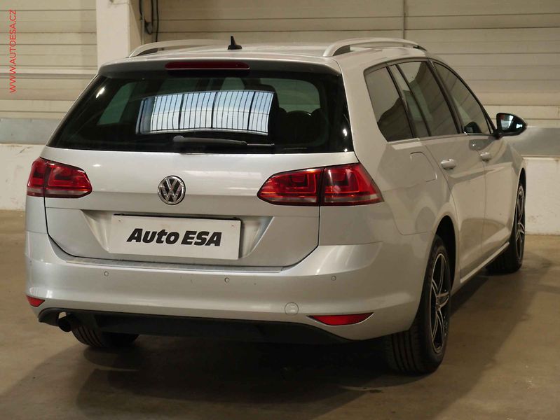 Volkswagen Golf (2015) 1.6TDI, ČR, navi, autoAC - fotka 6 z 19