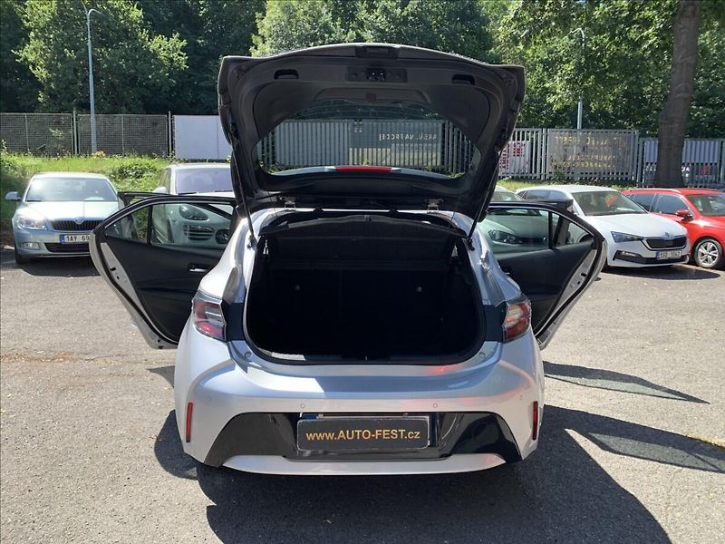 Toyota Corolla 1,8 HYBRID,ČR,SERVISKA - fotka 20 z 23
